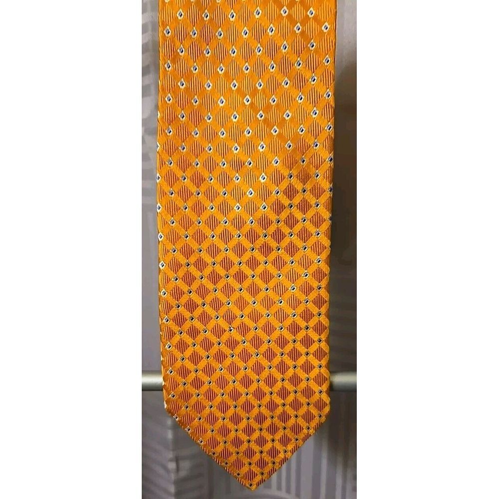 Roundtree & Yorke Orange with Blue Dots Geometric Silk Tie- 63!L 3.25W